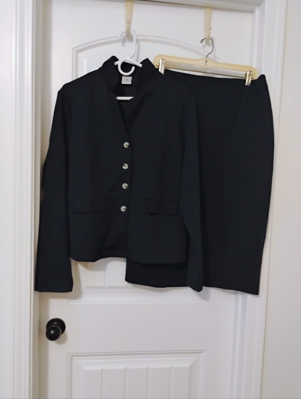 Ladies 2 Piece Skirt Set.
